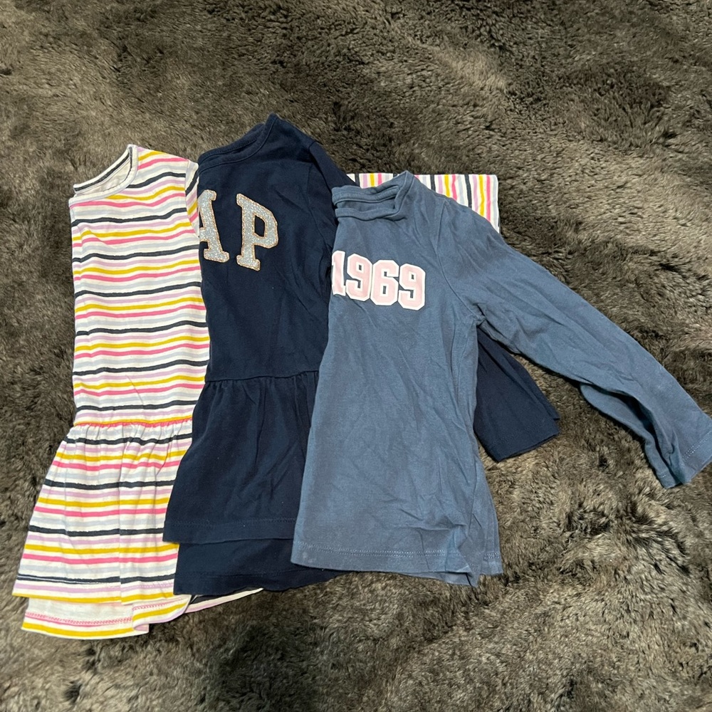 GAP Striped & Graphic Long Sleeve Bundle Size 4T